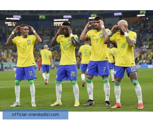 伯纳乌球迷用香蕉喂食维尼修斯引发争议 伯纳乌球迷用香蕉喂食维尼修斯引发争议